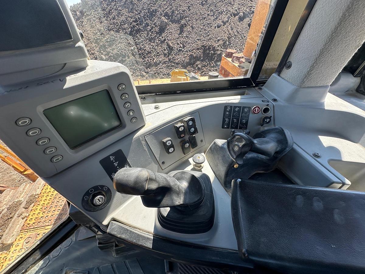 Used 2014 CATERPILLAR D8T