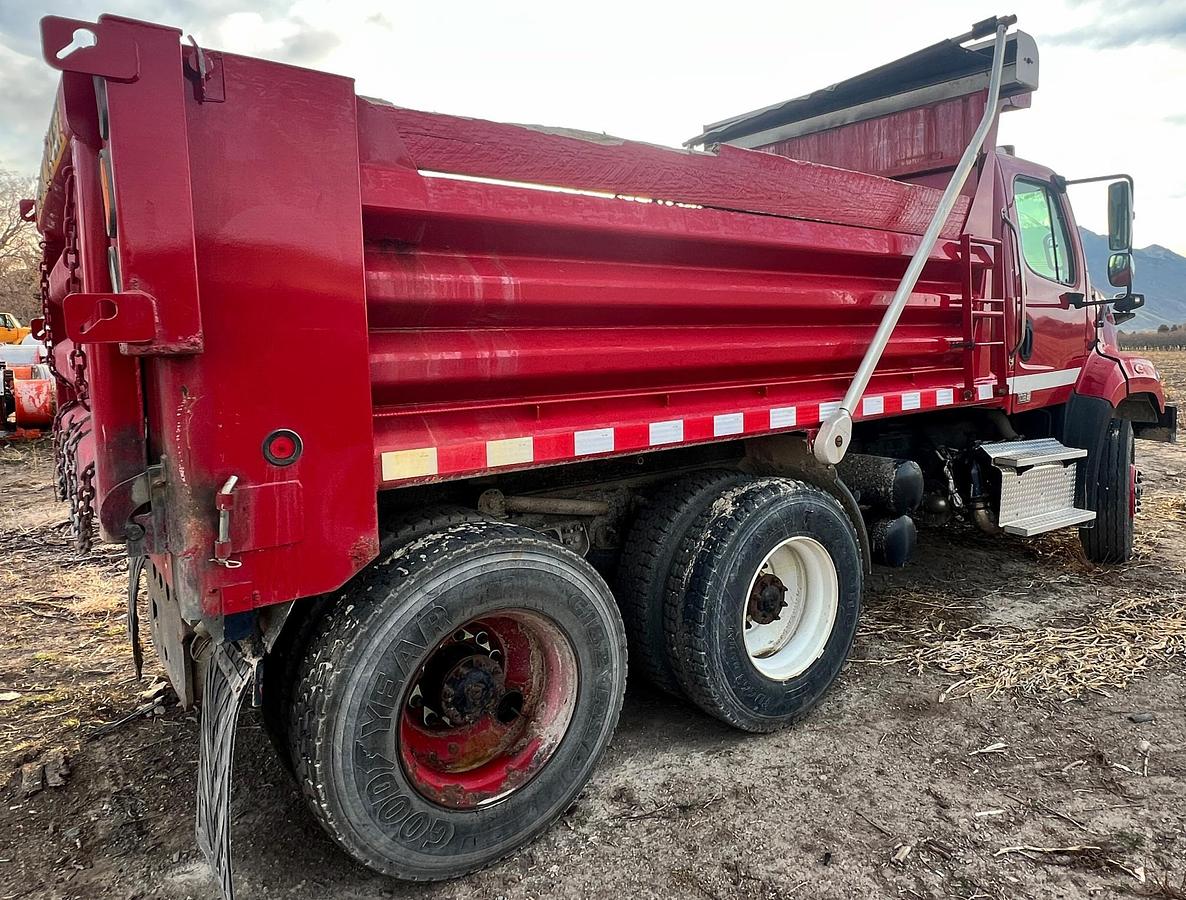 Used 2013 FREIGHTLINER 108SD Dump Truck