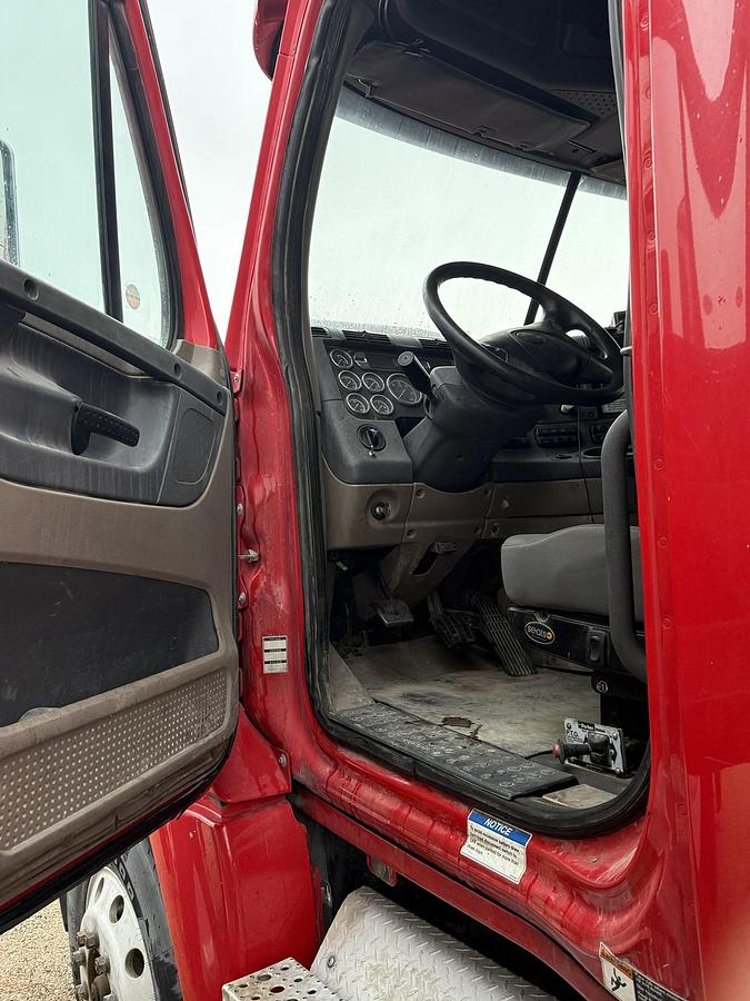 Used 2012 FREIGHTLINER CASCADIA