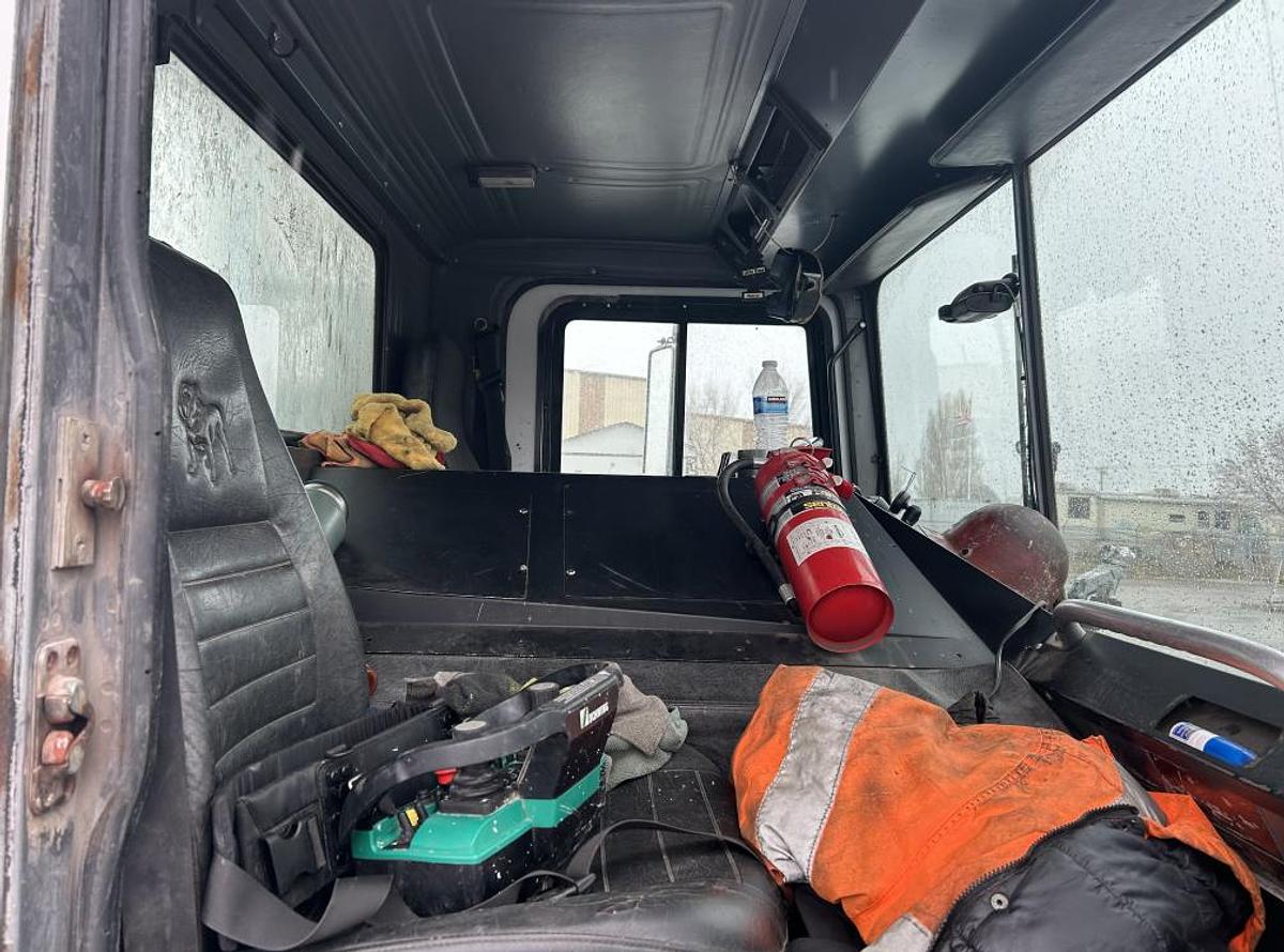 Used 2006 MACK MR688S