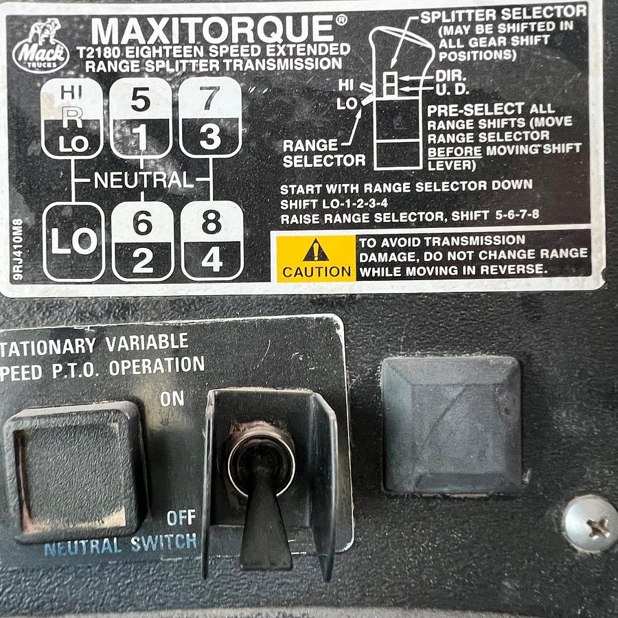 Used 2000 MACK RD688s