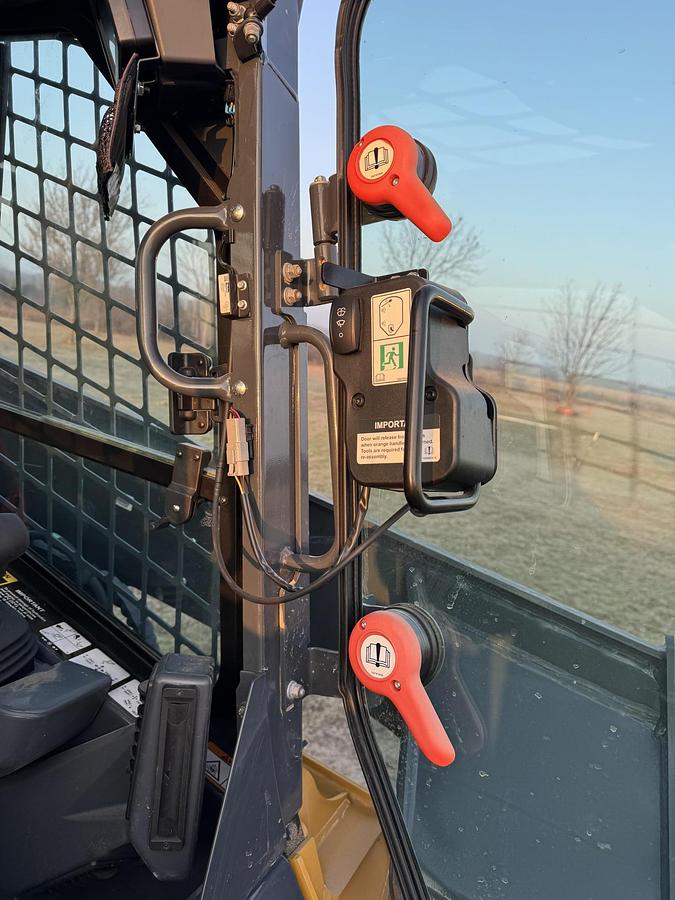 Used 2024 JOHN DEERE 332G Skid steer