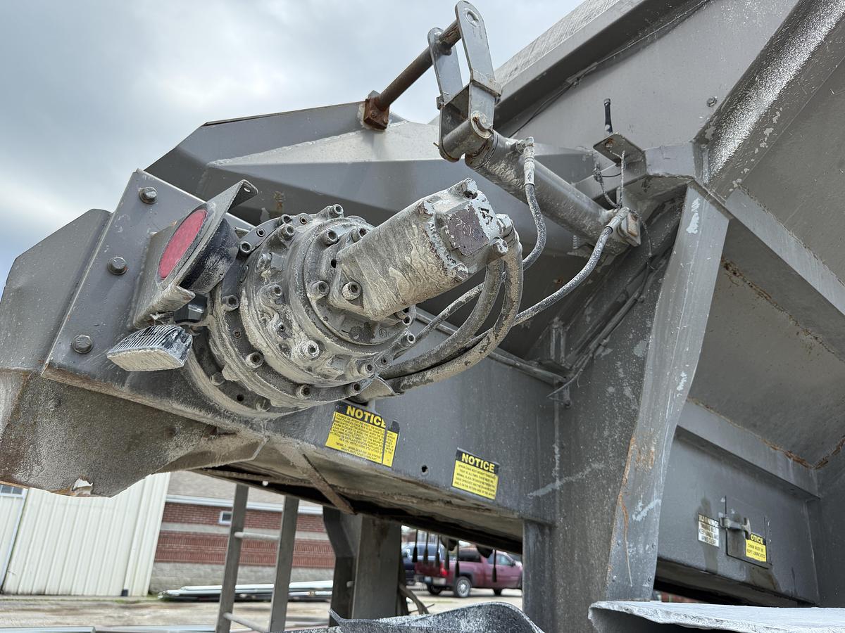 Used 2005 STERLING LT9500