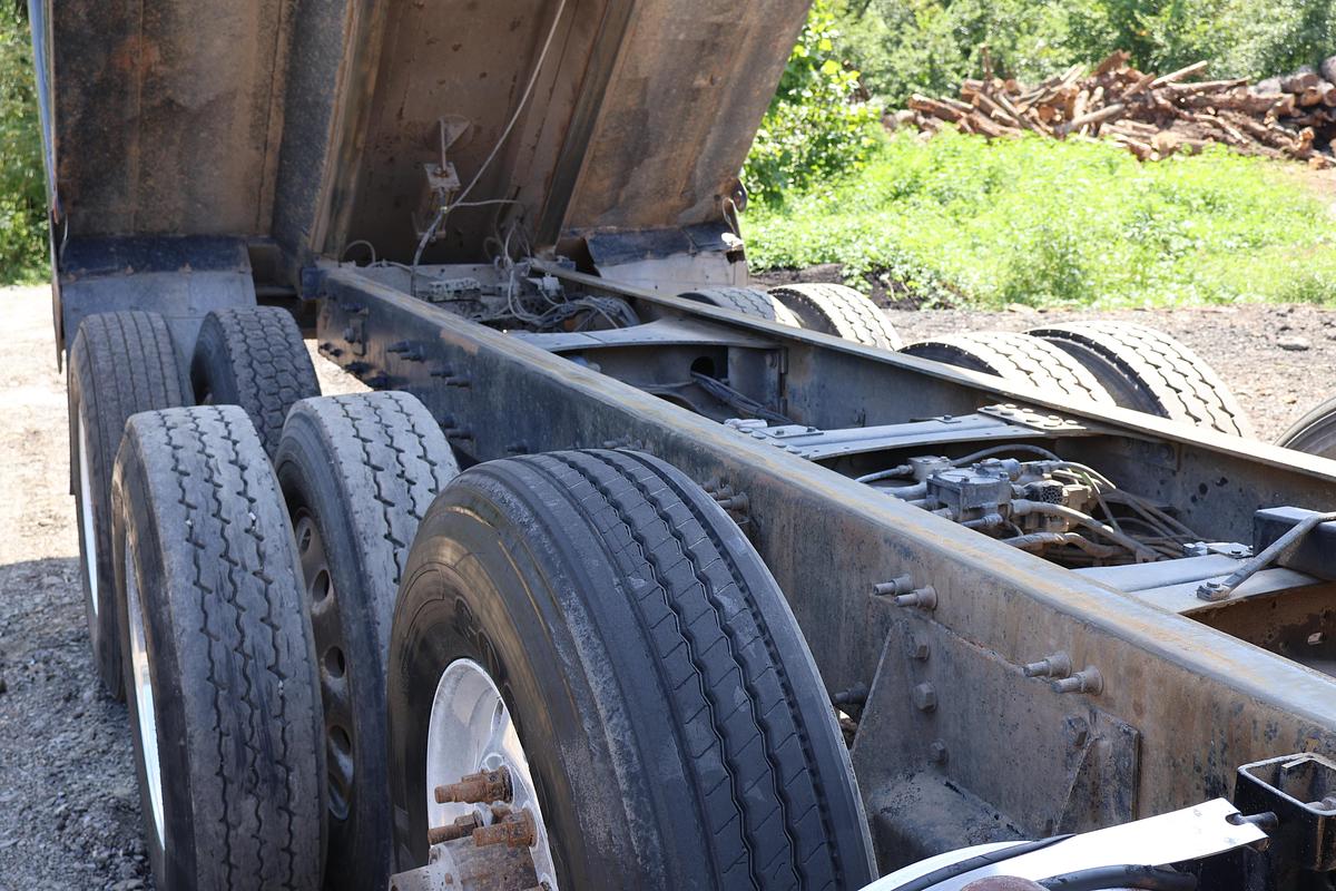 Used 2009 MACK Granite GU713