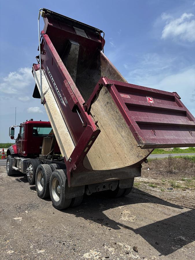 Used 2021 MACK Granite 64FR