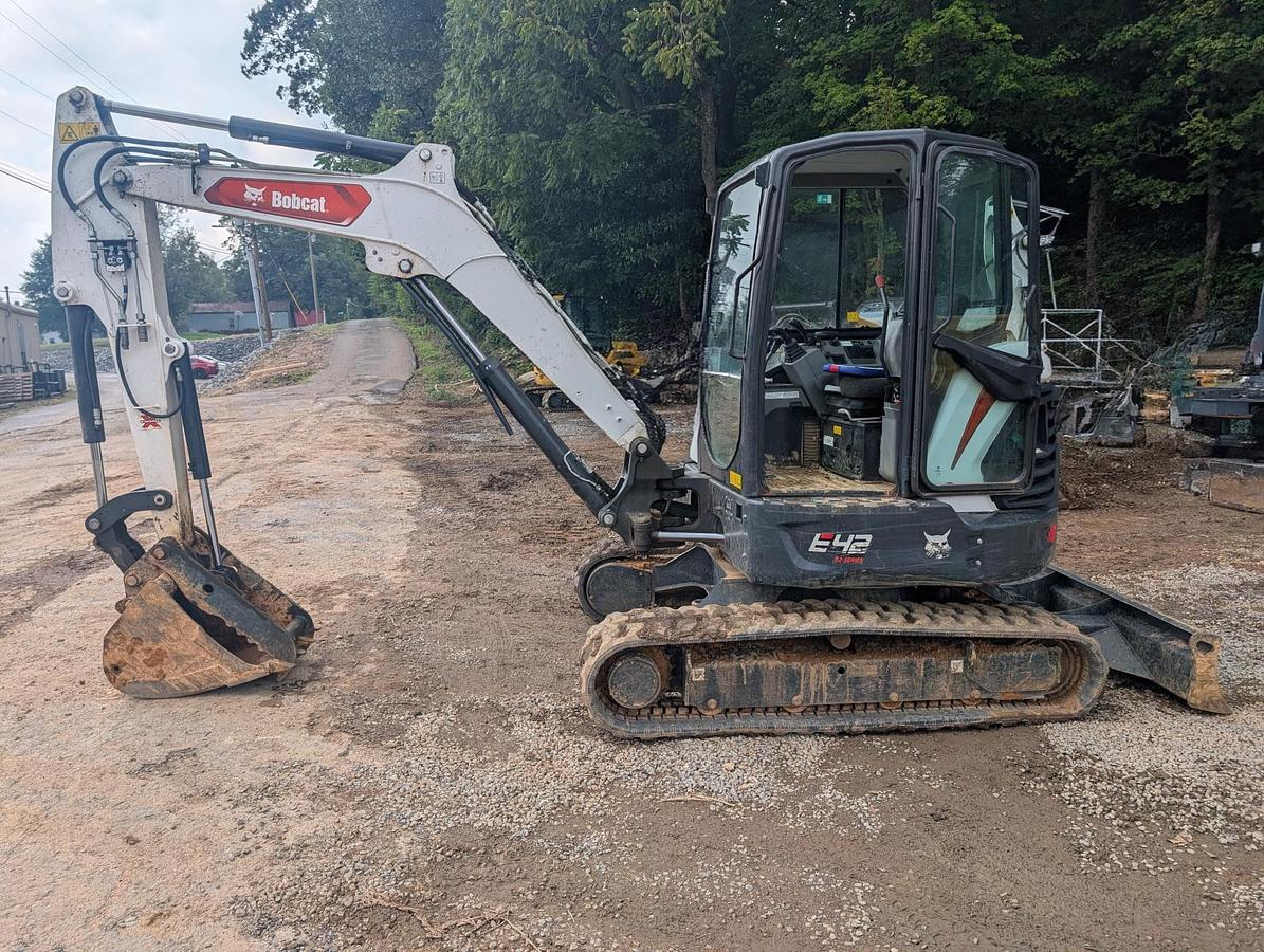 Used 2023 BOBCAT E 42 R2