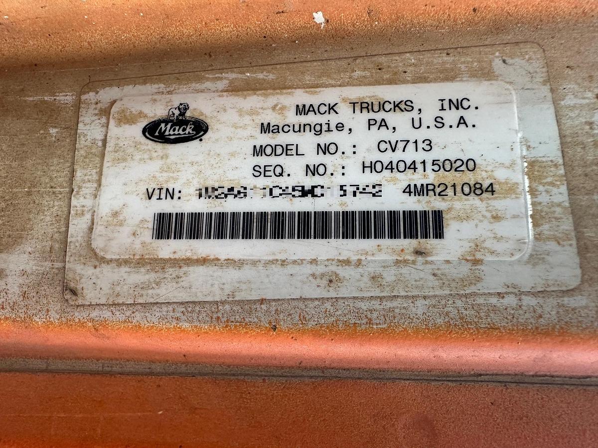 Used 2005 MACK CV713
