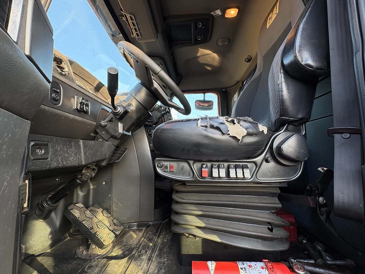 Used 2014 CATERPILLAR CT660S