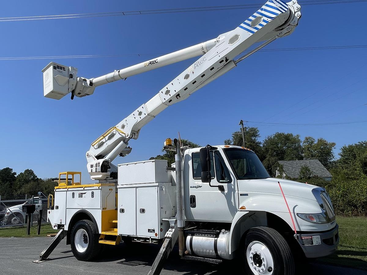 Used 2013 INTERNATIONAL 4300 Utility Bucket