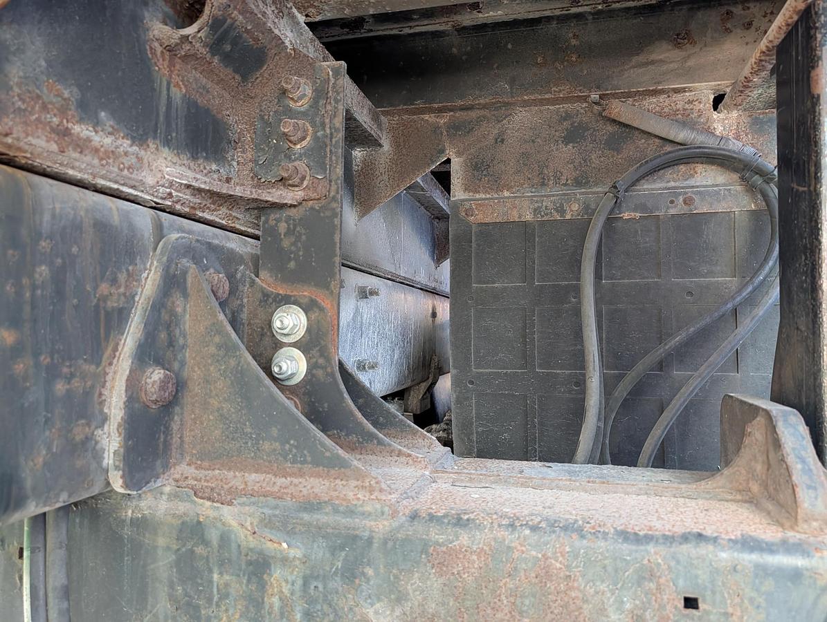 Used 2003 MACK RD688S