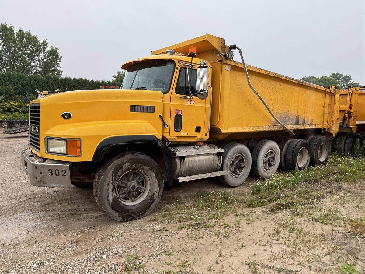 Used 1995 MACK CL713