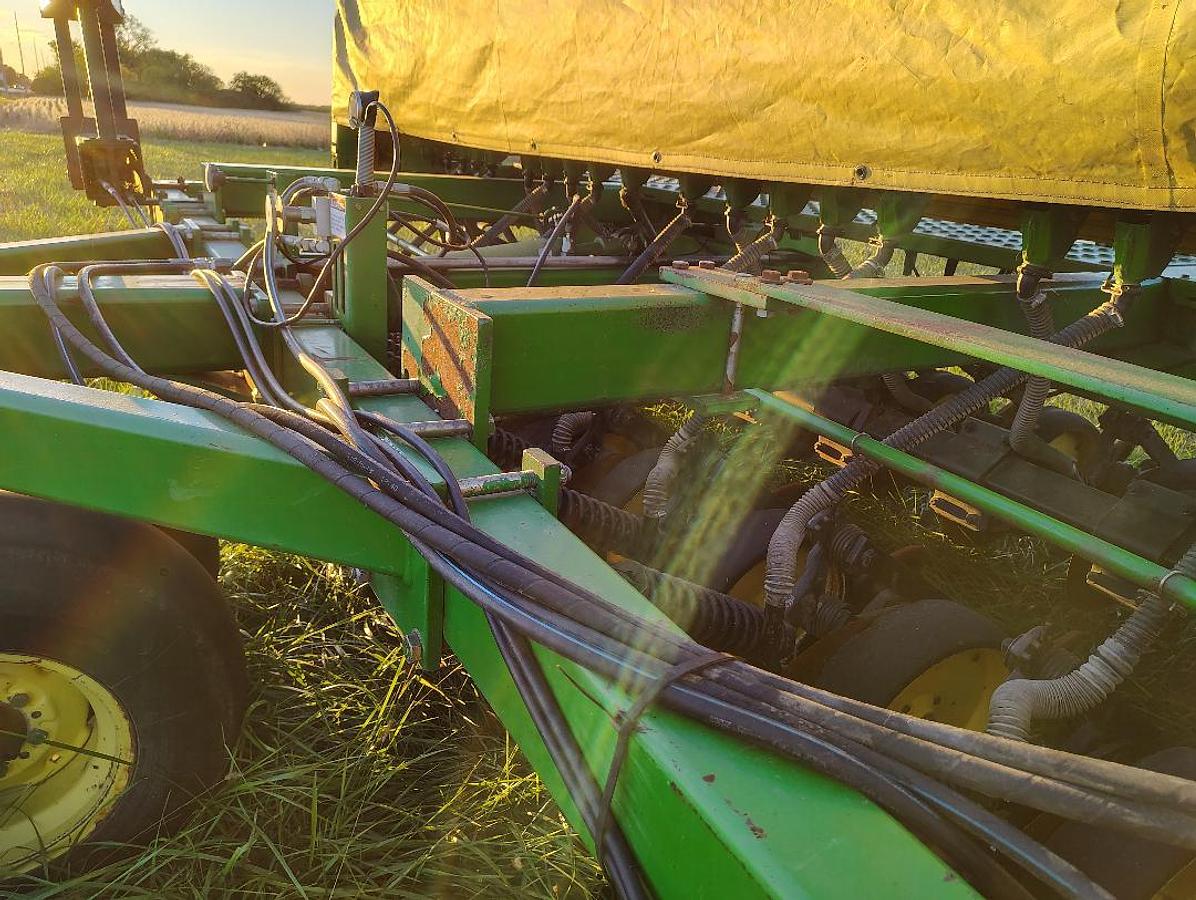 Used 1992 JOHN DEERE 750 Grain Drills