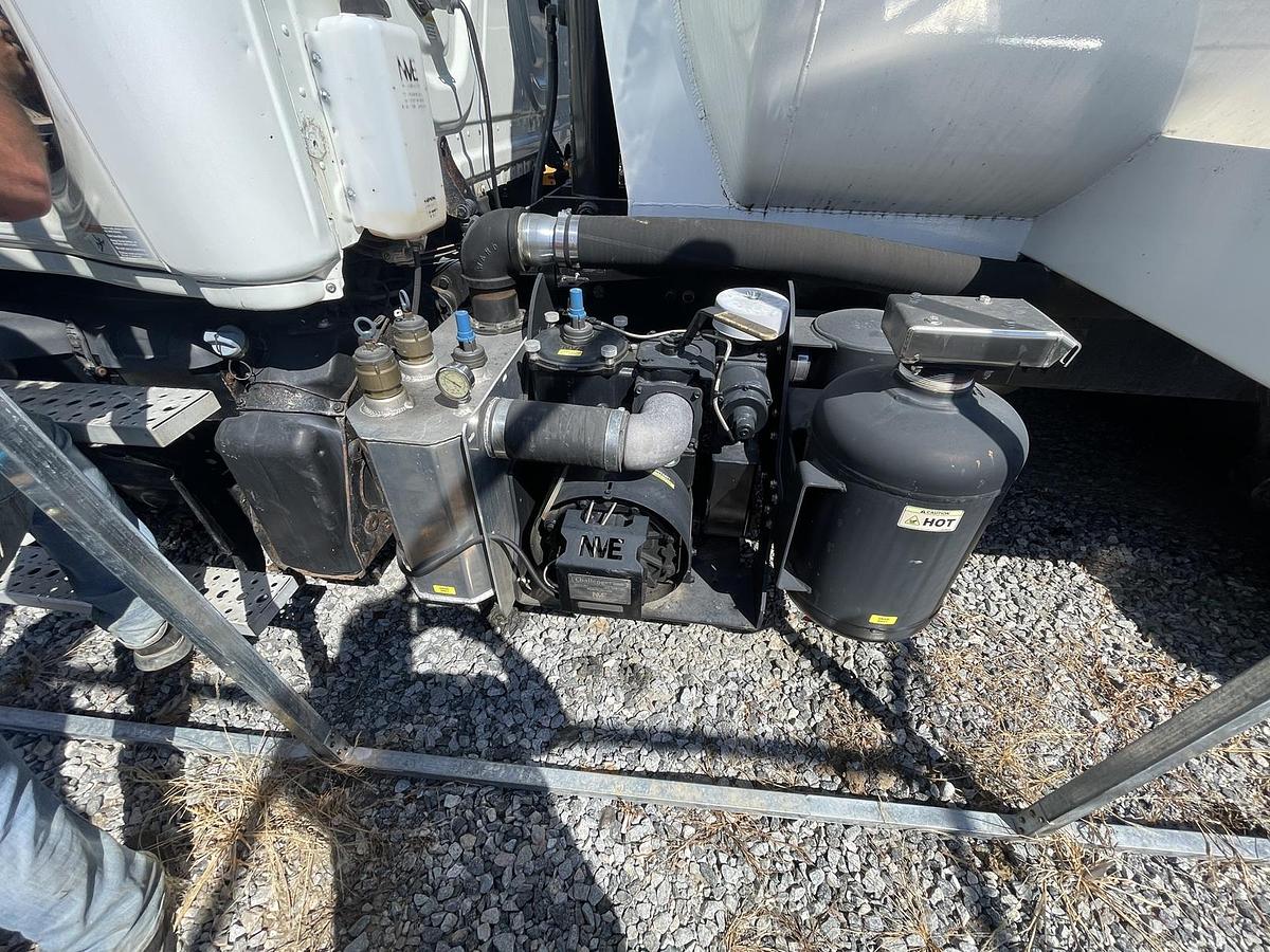 Used 2013 FREIGHTLINER Cascadia 125 Vacuum