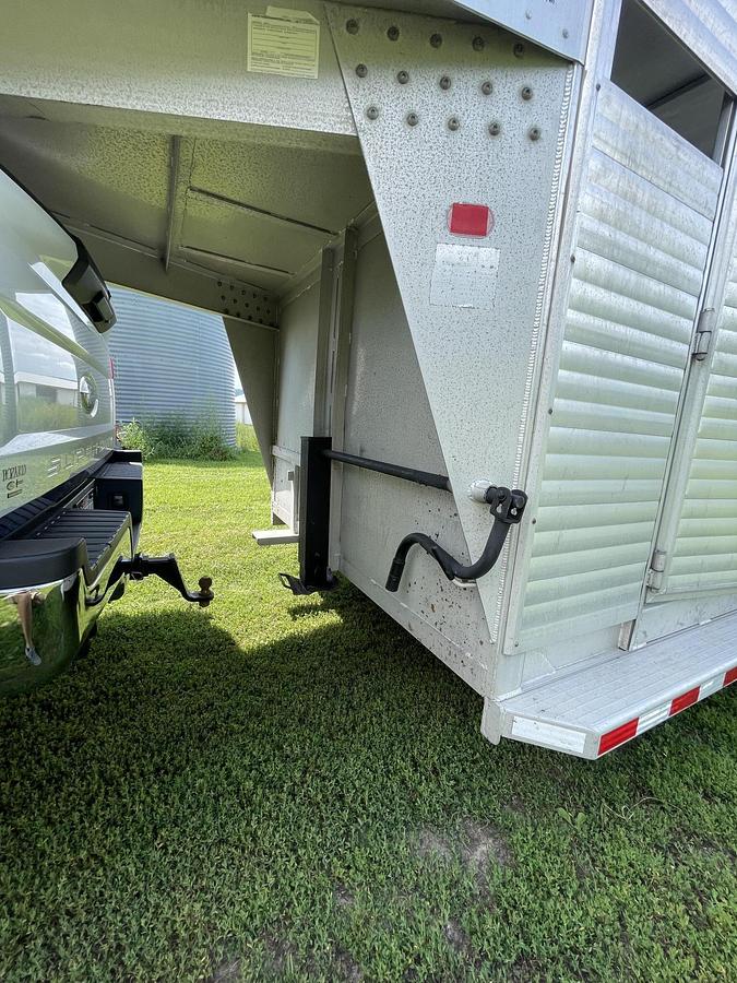 Used 2000 SOONER 27 foot 20x6.95 Ranch GN