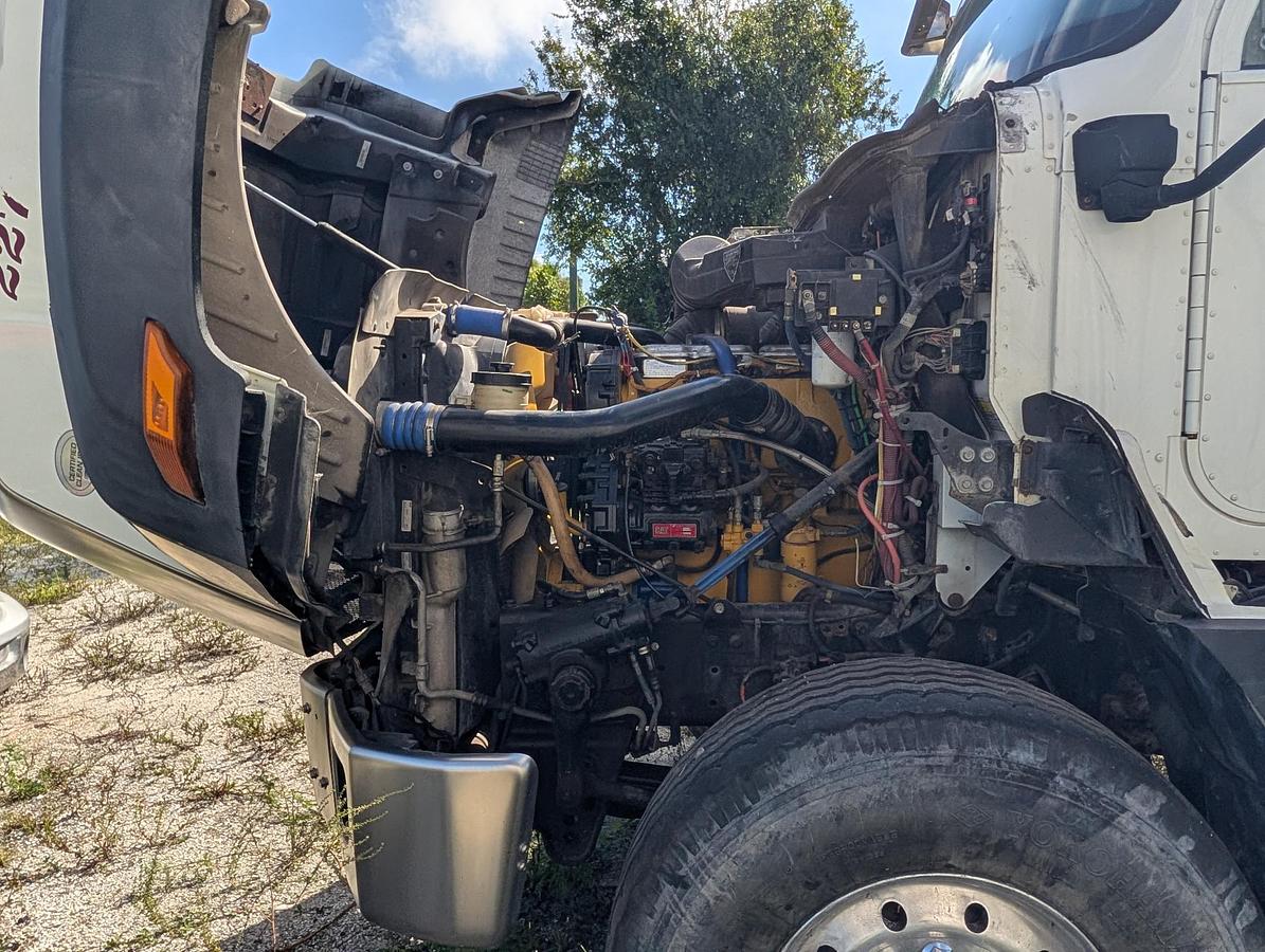 Used 2015 CATERPILLAR CT660 S