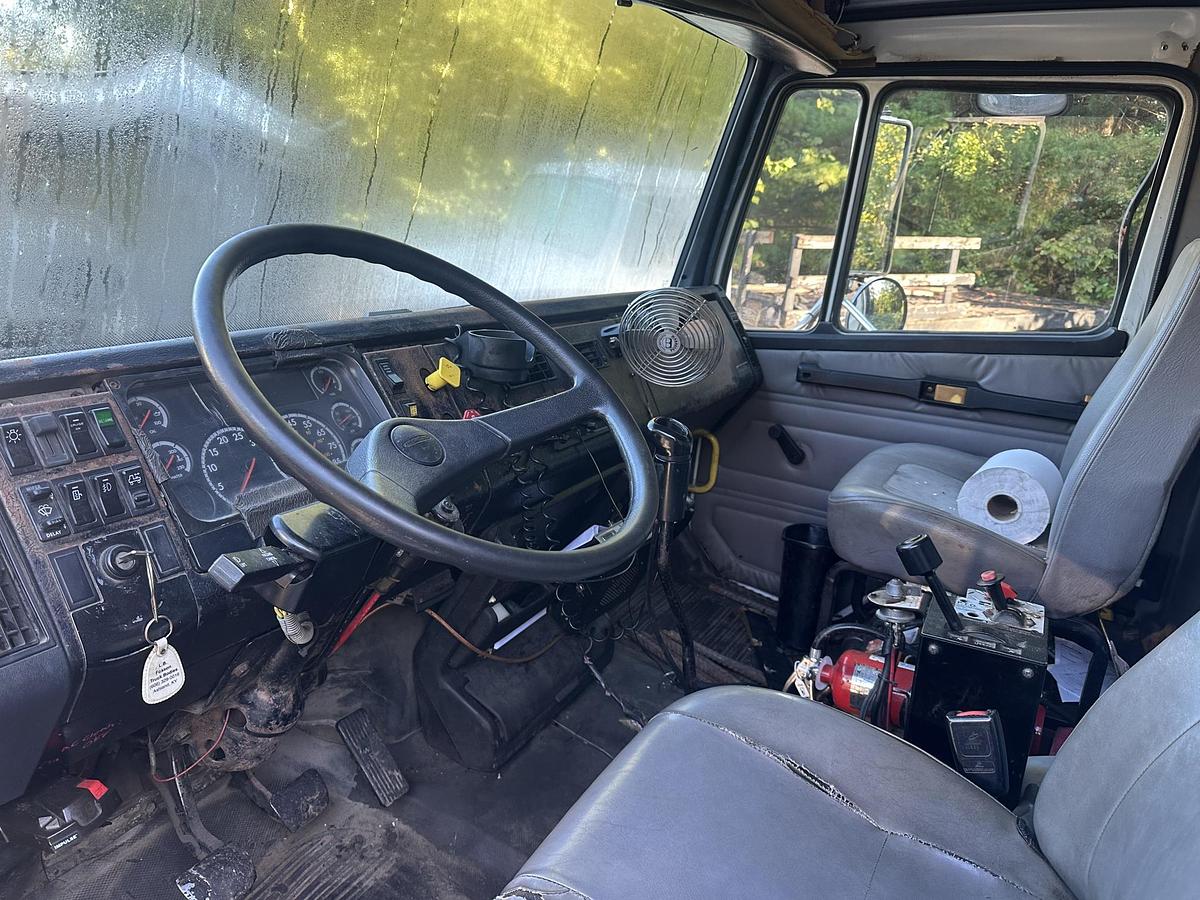 Used 2003 FREIGHTLINER FL112