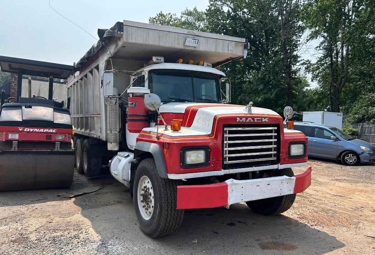 Used 2001 MACK RD688