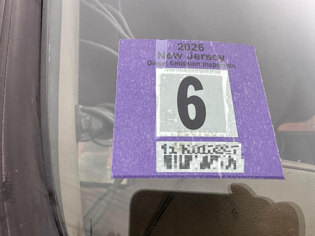 Used 2005 MACK Granite CV713