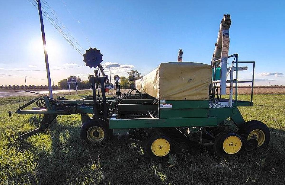 Used 1992 JOHN DEERE 750 Grain Drills