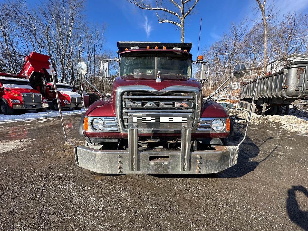 Used 2005 MACK CV713