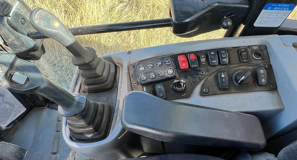 Used 2016 CATERPILLAR 907M