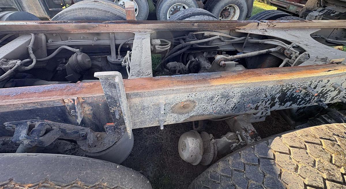 Used 2001 MACK DM688S