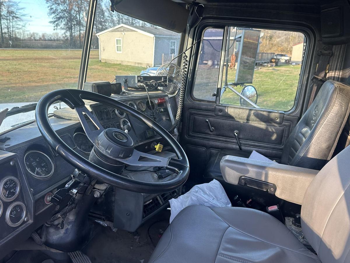 Used 2002 MACK RD688S