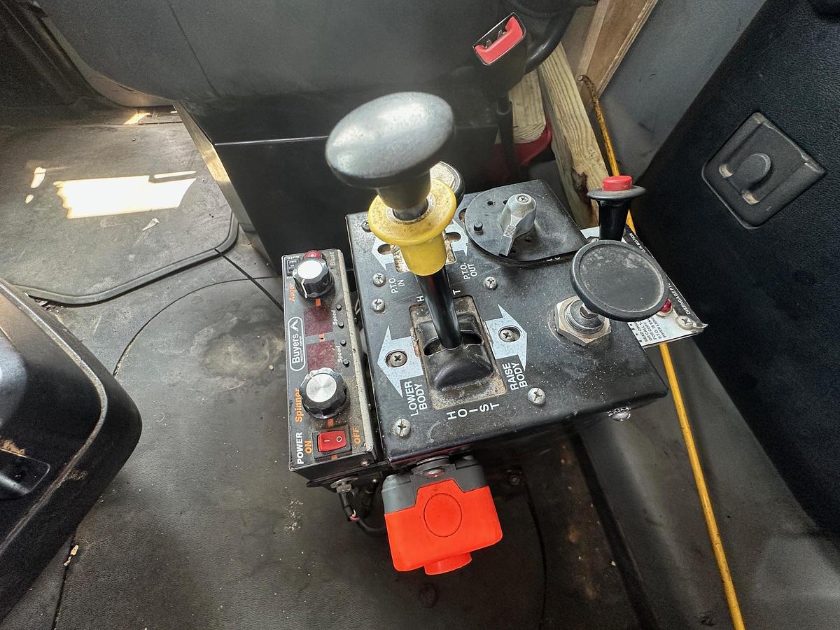 Used 2019 MACK Granite GR64F