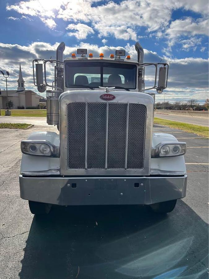 Used 2013 PETERBILT 388