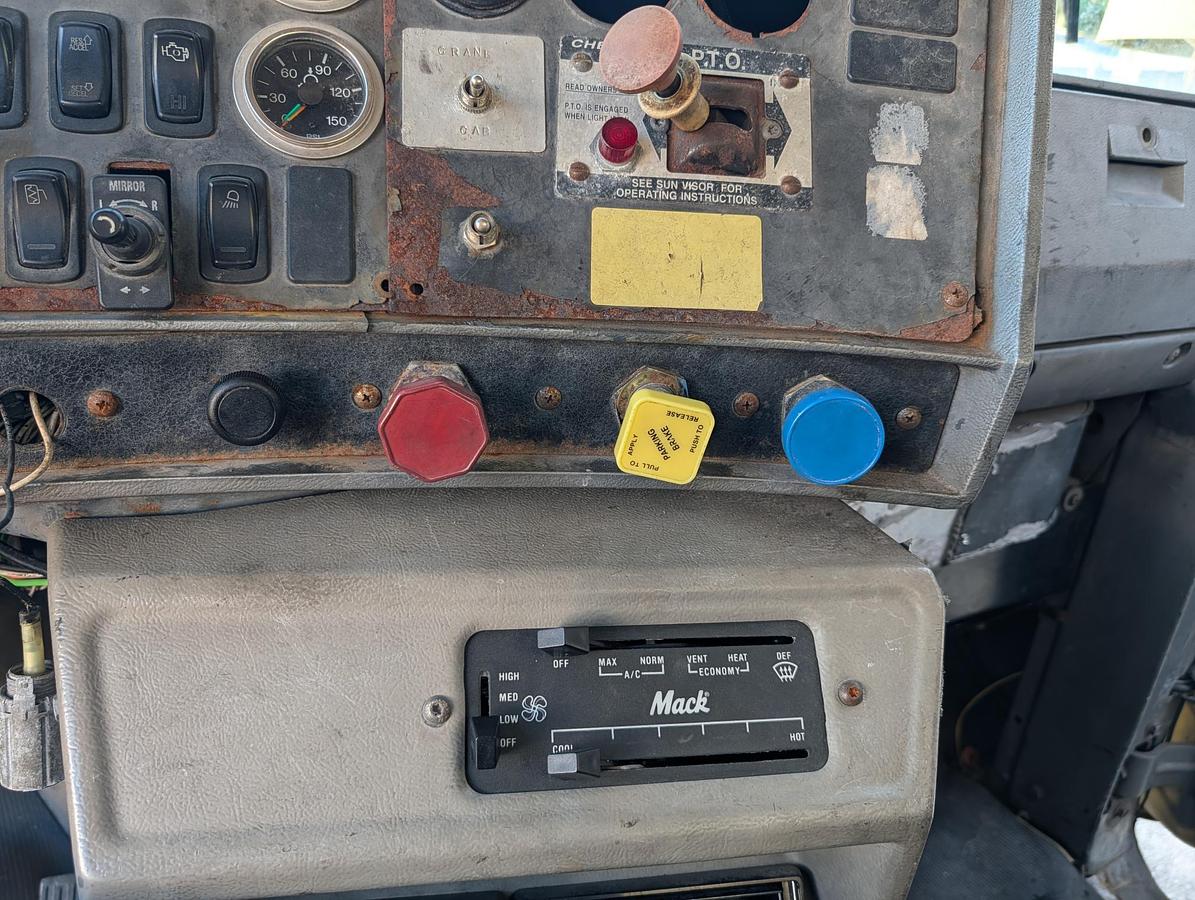 Used 2003 MACK RD688S