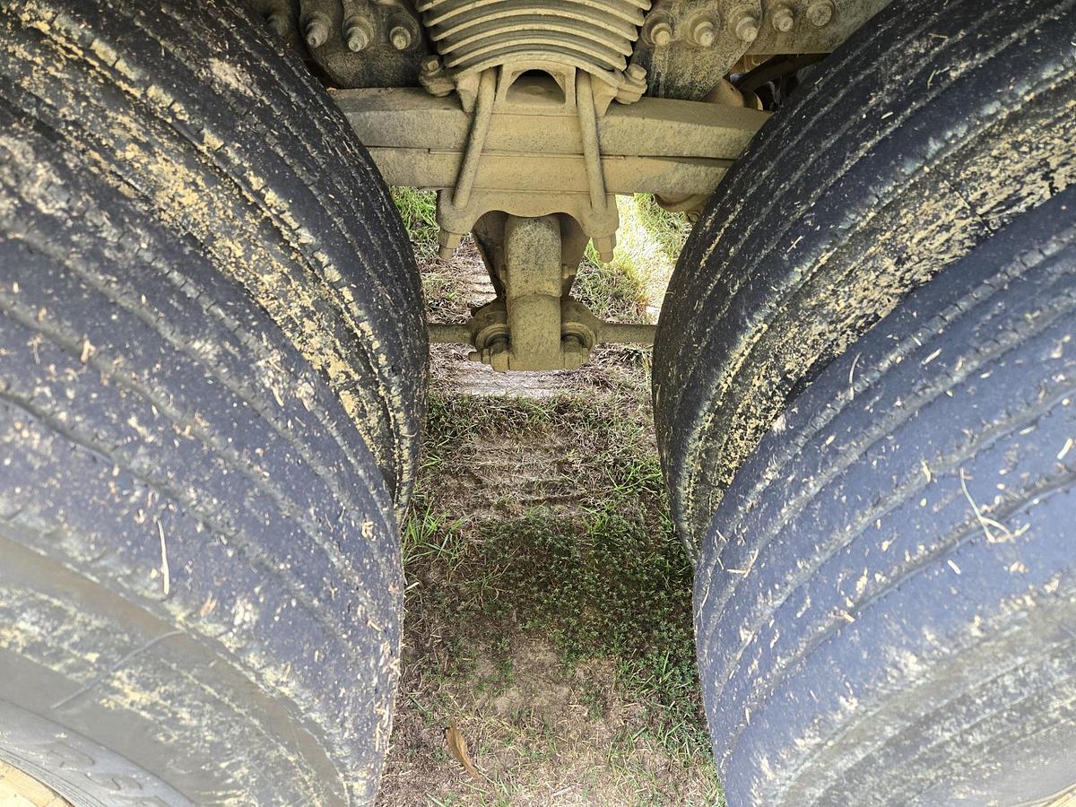 Used 2005 FREIGHTLINER FLD 120