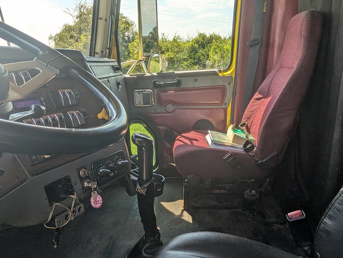 Used 2004 WESTERN STAR 4900