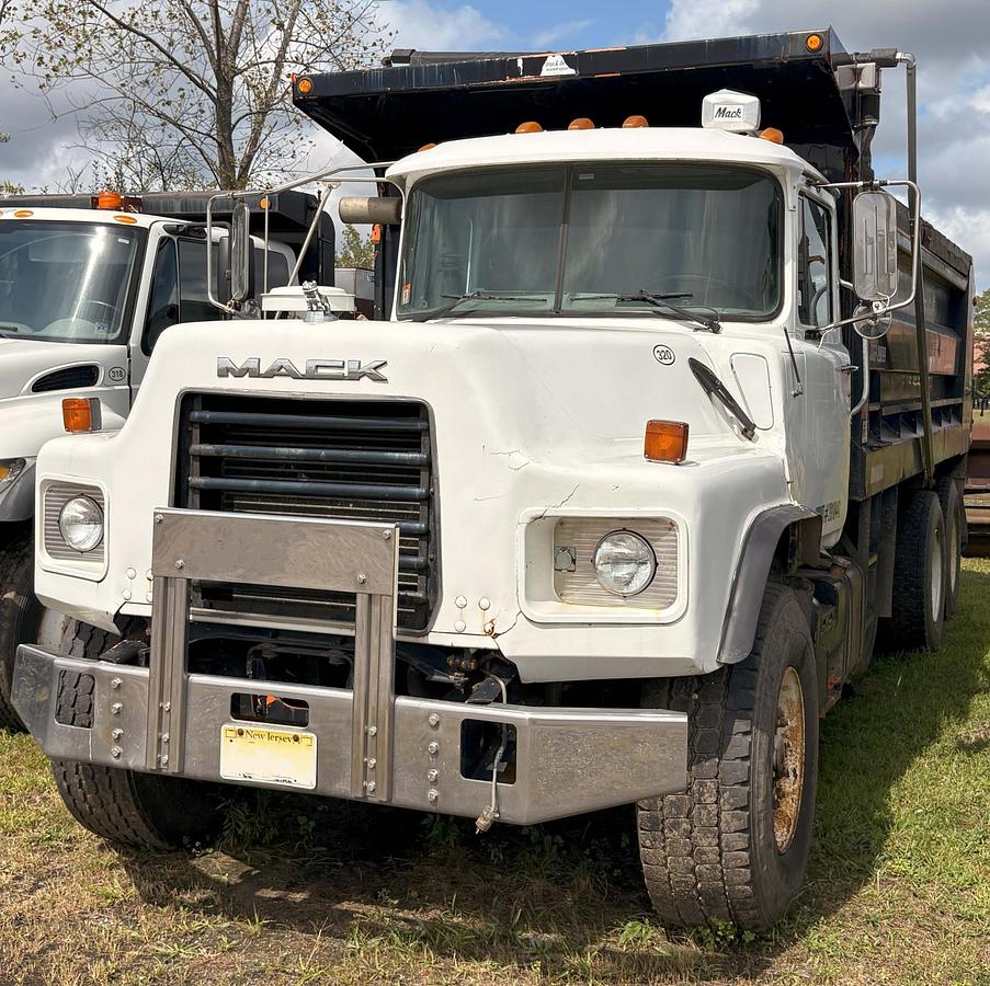 Used 2003 MACK DM 688S