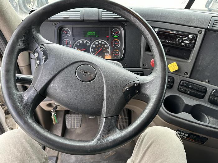 Used 2017 FREIGHTLINER Cascadia 125