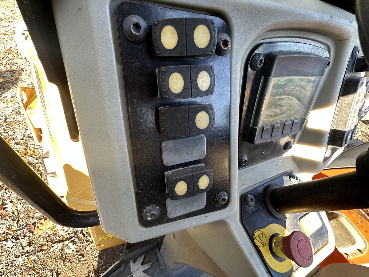 Used 2018 CATERPILLAR CB24B