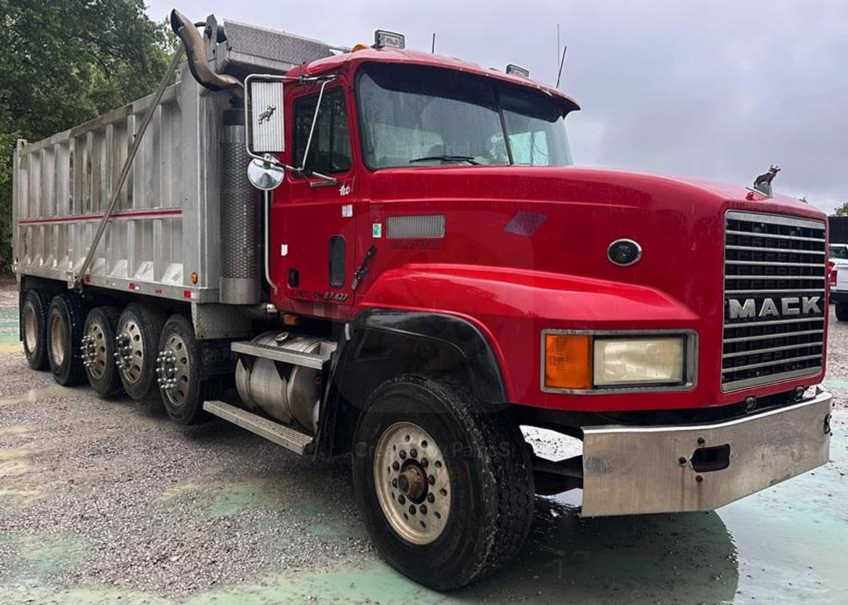 Used 1999 MACK CL713
