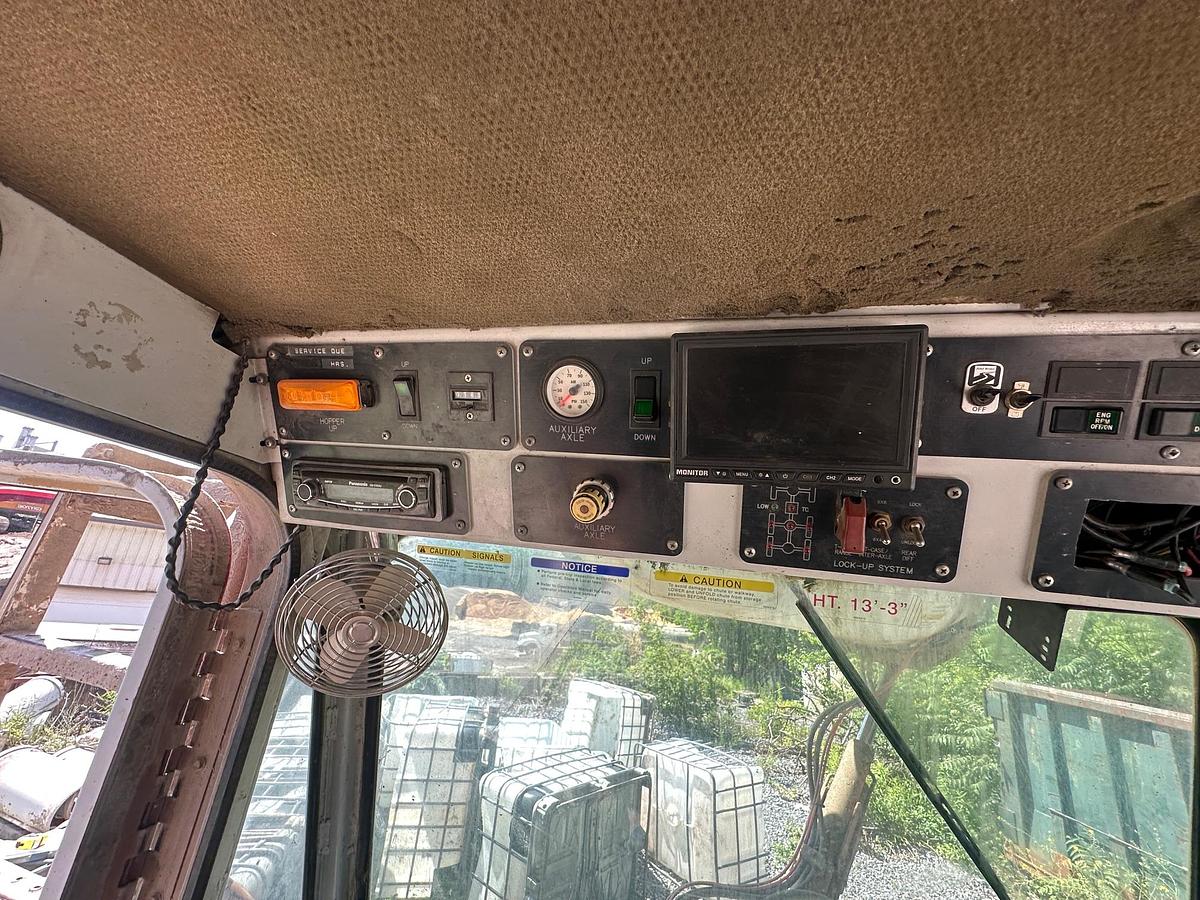 Used 2008 OSHKOSH Front Discharge Mixer