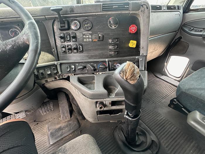 Used 2007 FREIGHTLINER Columbia