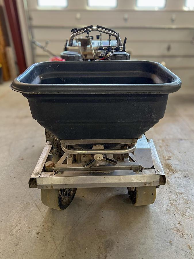 Used 2018 FERRIS MOWERS Spreader/Sprayer