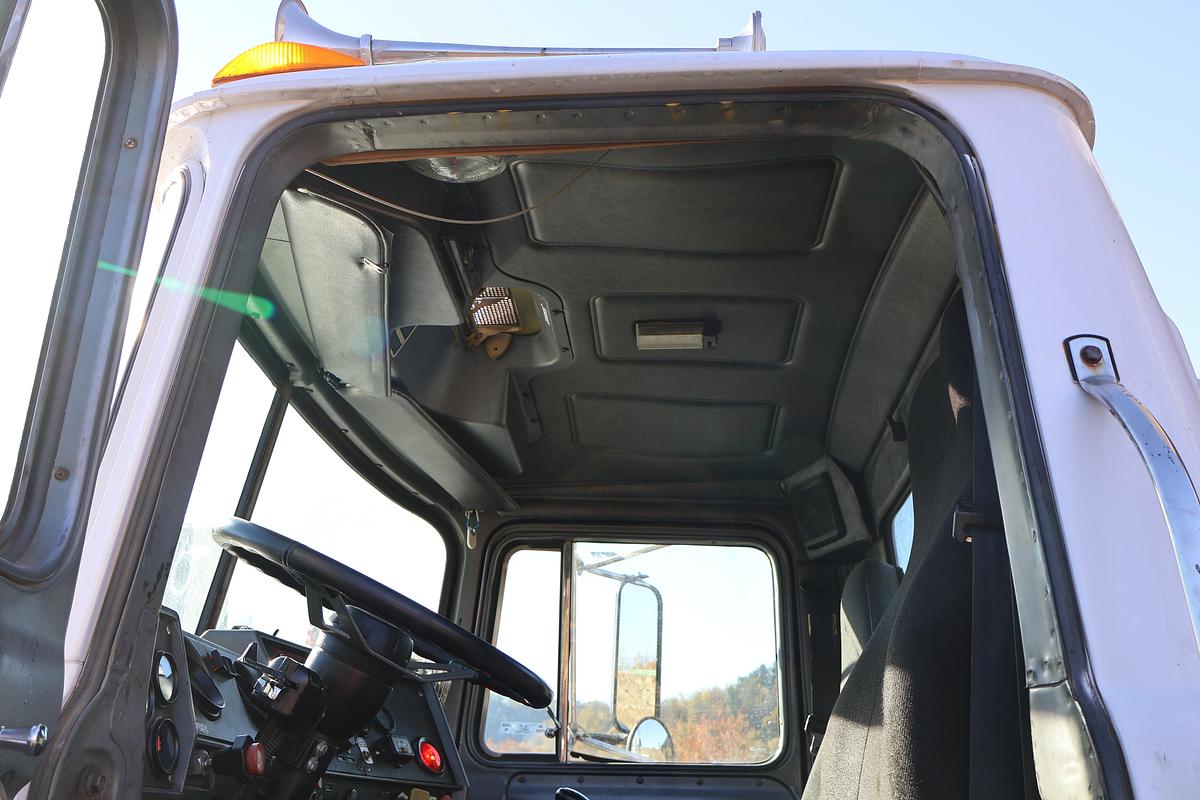 Used 1996 MACK RD690S