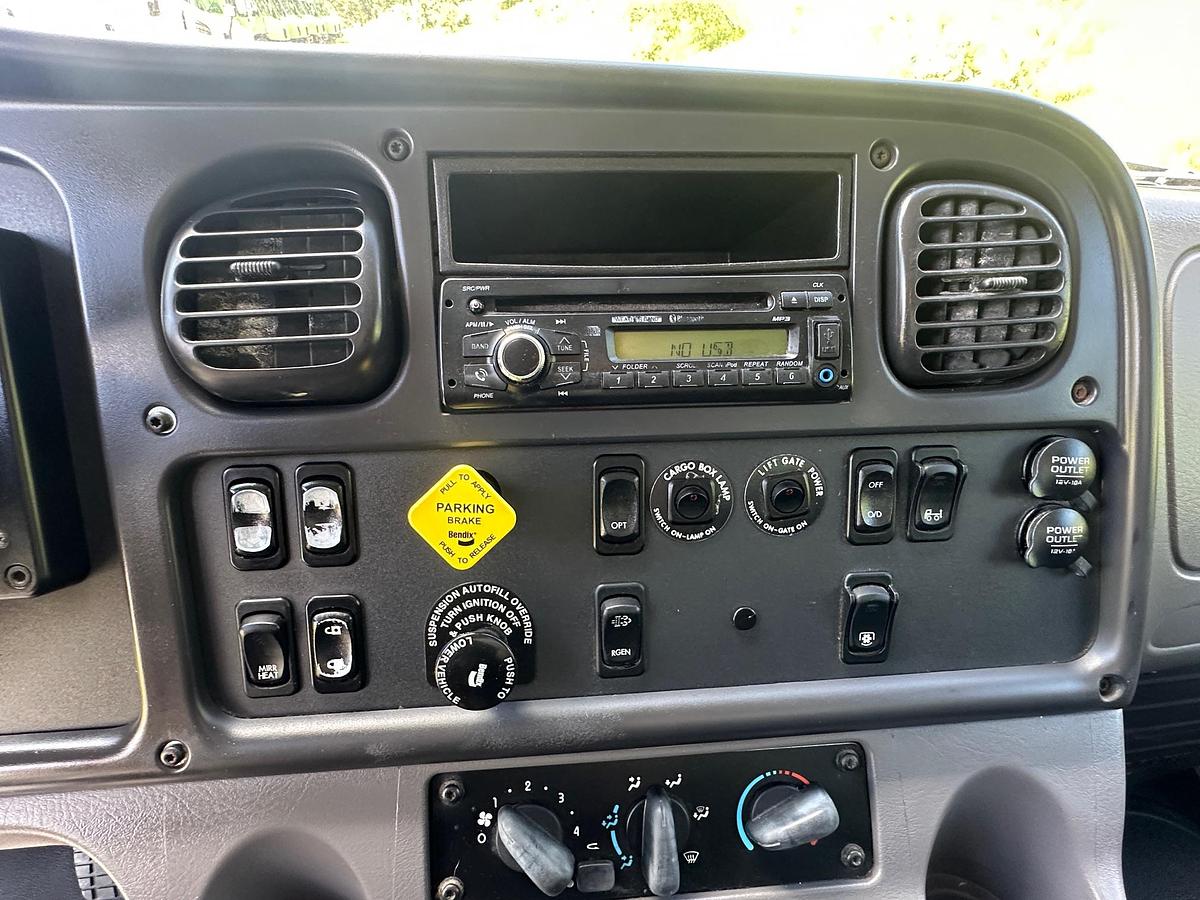 Used 2016 FREIGHTLINER Business Class M2