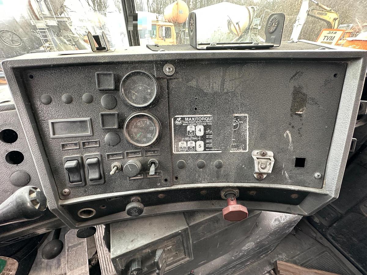 Used 2001 MACK DM690S