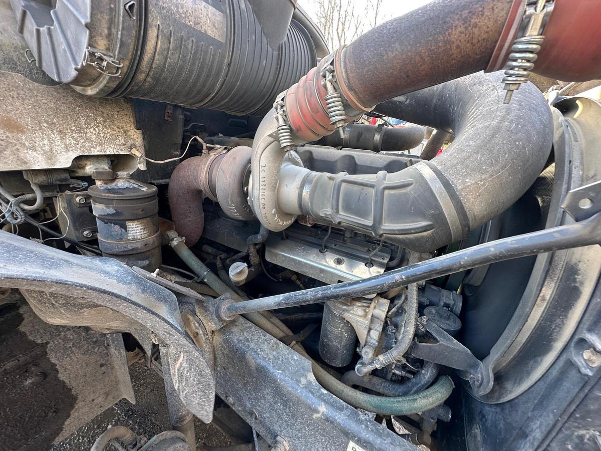 Used 2005 MACK CV713