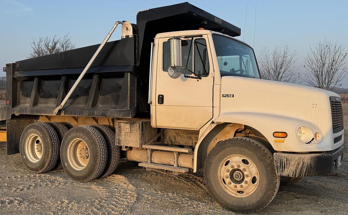 Used 2004 FREIGHTLINER FL112