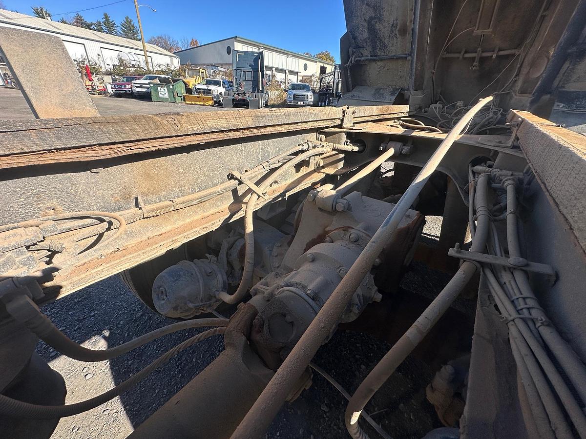 Used 2006 MACK Granite CV713