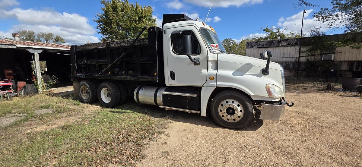 Used 2012 FREIGHTLINER Cascadia