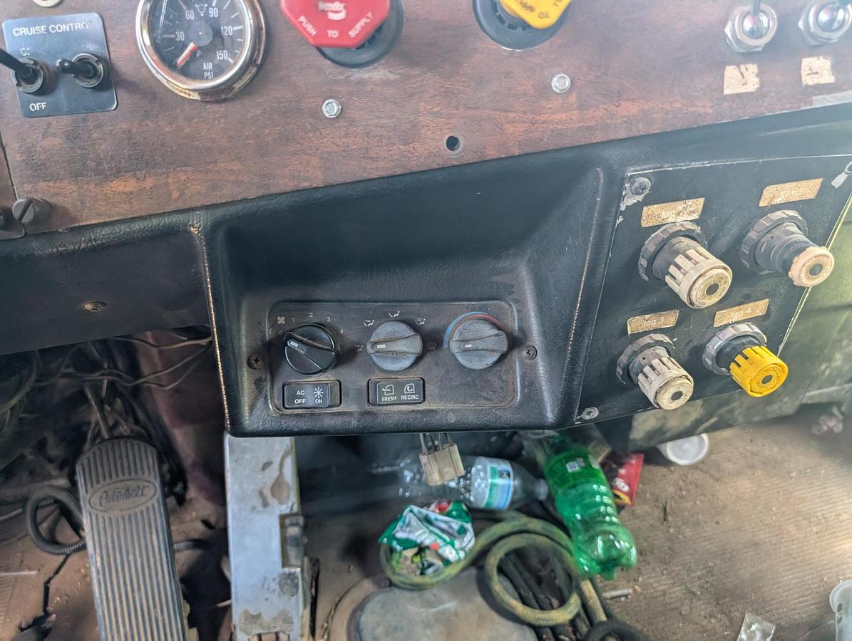 Used 1995 PETERBILT 330