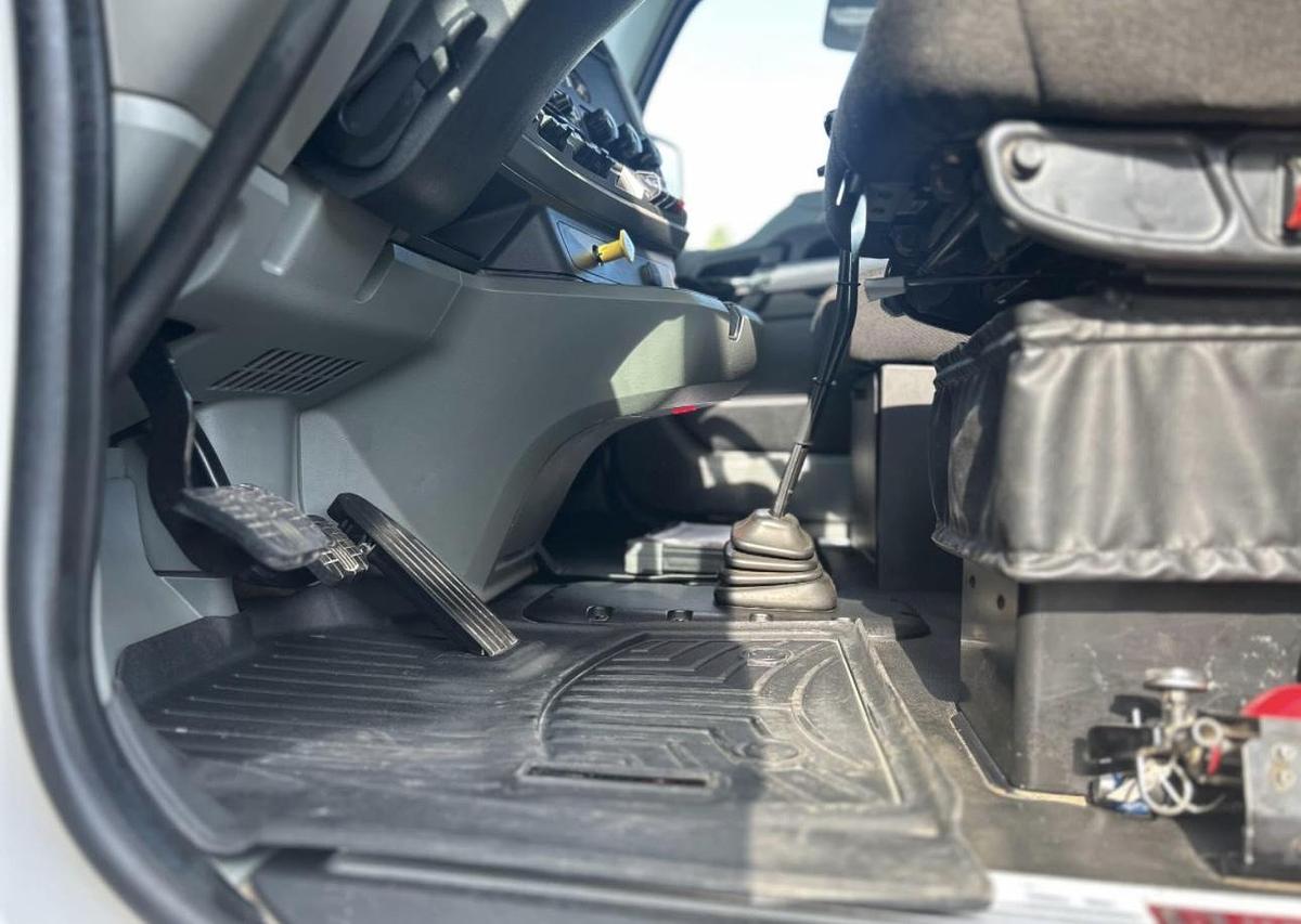 Used 2021 KENWORTH T880