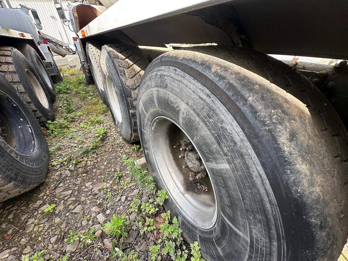 Used 1997 ADVANCE Front Discharge Mixer