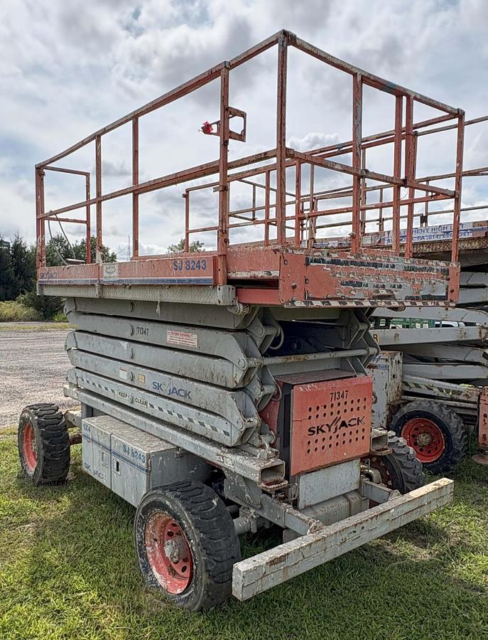 Used 0 SKYJACK SJ8243